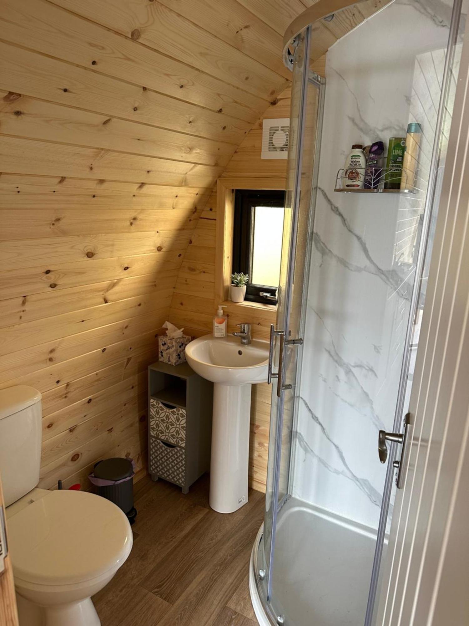 Lochside Lodge Pod Lairg Exterior photo
